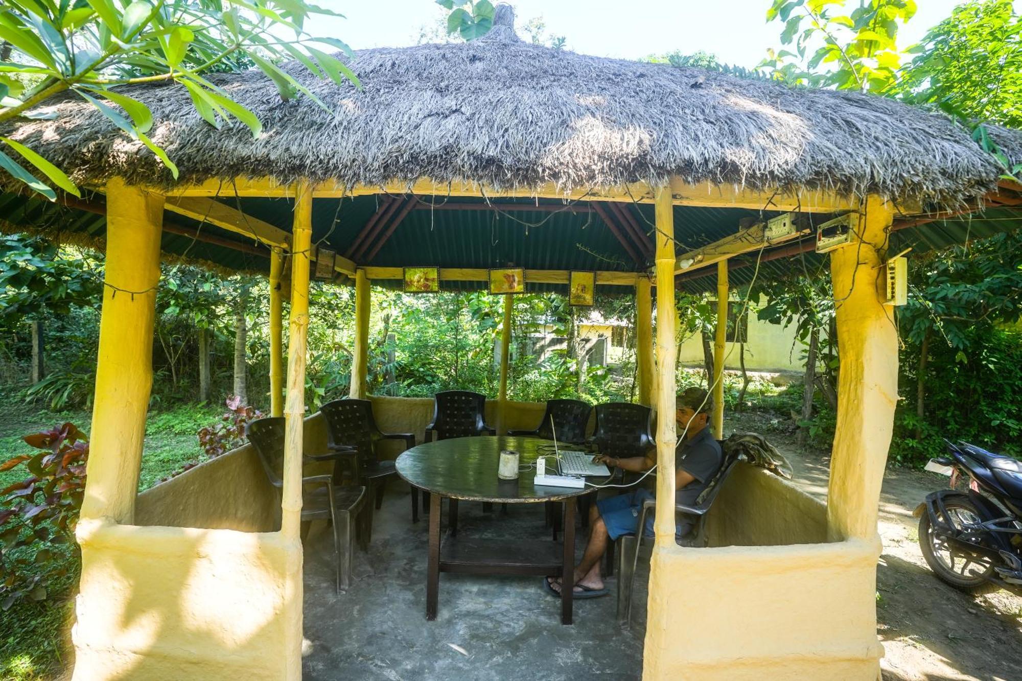 Hotel Wild Planet Eco Retreat Bardiya Esterno foto